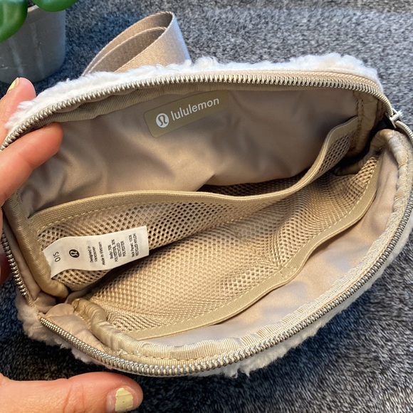 Everywhere Fleece belt bag - Picture 4 of 4